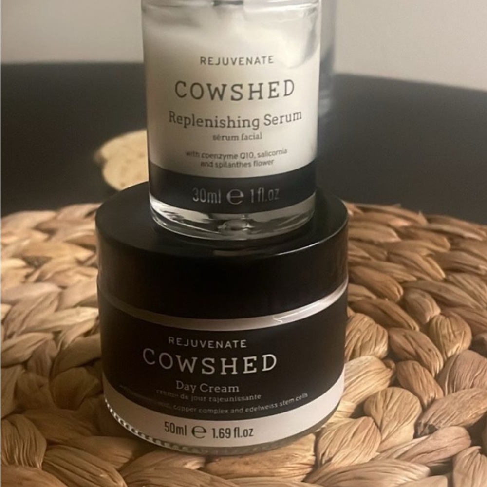Cowshed serum and moisturizer never used/unopened set